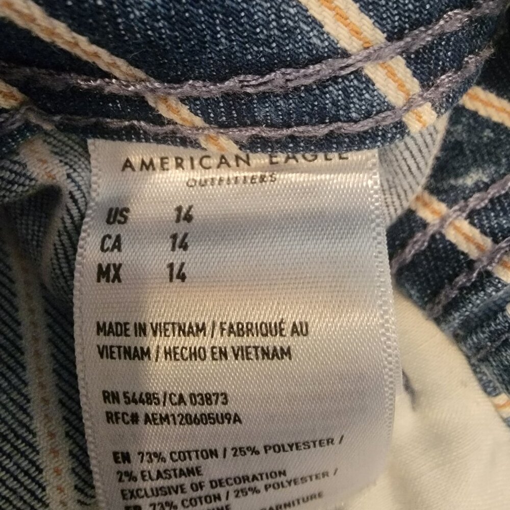 AMERICAN EAGLE Pinstripe "Jean" Shorts with Font Pockets and Tie Belt Size 14 - Picture 5 of 5